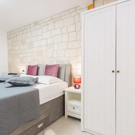 Arbol Apartment Split