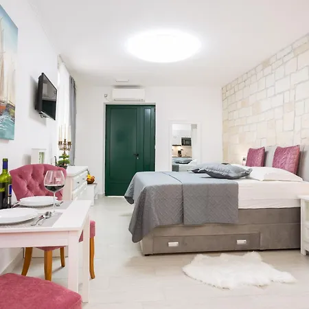 Arbol Apartment Split