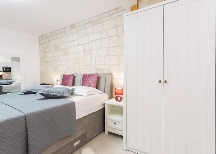 Arbol Apartment Split