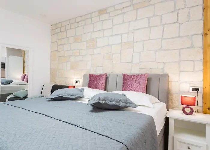 Arbol Apartment Split