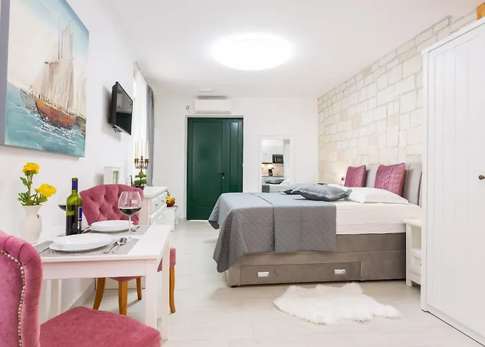 Arbol Apartment Split